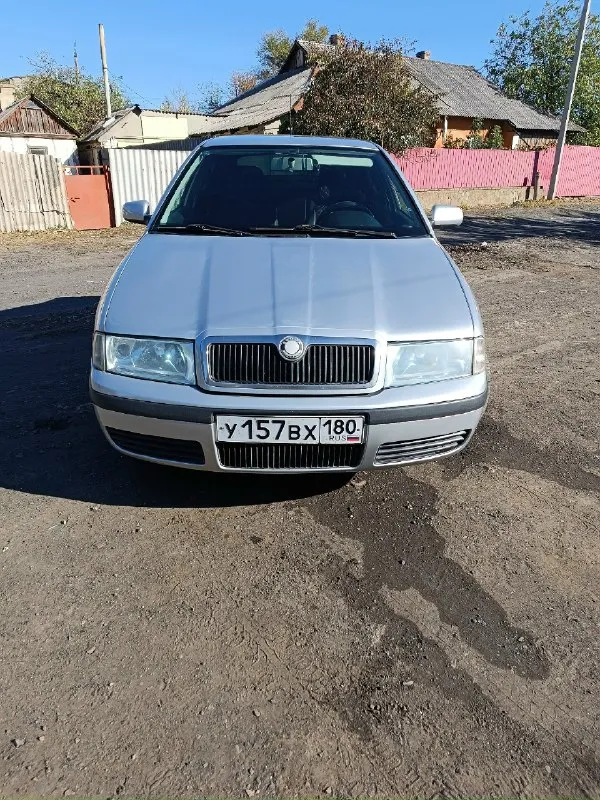 Продам skoda тур 2008г двигатель 1,6 пробeг pодной 350 000 все стекла и железо оригинальные. аккумулятор новый, на гарантии. стоики амортизаторов все новые. новый блок термостата с термостатом и датчиками, новый антифриз. салон без потертостей, за исключением некоторых пластиковых деталей. ходовая в порядке. кондиционер заправлял летом, работает прекрасно. в двигатель никто не лазил, все заводское. сигнализация с автозапуском цена 555 000 торг. снежное +79493260713 📞 звоните: +7(949)3260713 - фотография - 2