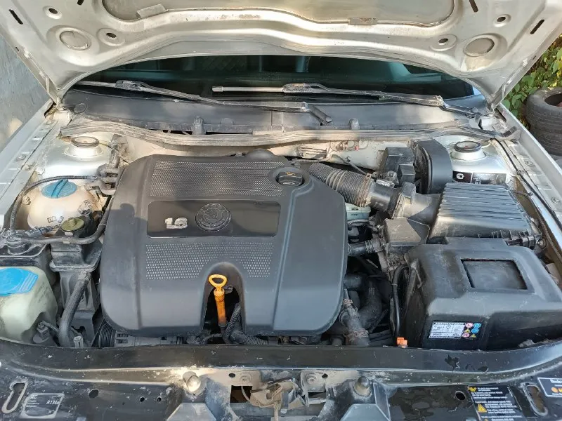 Продам skoda тур 2008г двигатель 1,6 пробeг pодной 350 000 все стекла и железо оригинальные. аккумулятор новый, на гарантии. стоики амортизаторов все новые. новый блок термостата с термостатом и датчиками, новый антифриз. салон без потертостей, за исключением некоторых пластиковых деталей. ходовая в порядке. кондиционер заправлял летом, работает прекрасно. в двигатель никто не лазил, все заводское. сигнализация с автозапуском цена 555 000 торг. снежное +79493260713 📞 звоните: +7(949)3260713 - фотография - 5