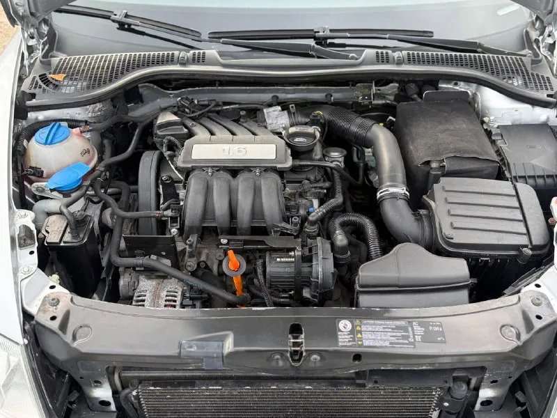 Продаю автомобиль в хорошем состоянии один собственник без дтп 1000% кузов весь ровной салон также в отличном состоянии в пред максимальной комплектации остальные вопросы по телефону марка шкода октавия мотор 1.6 коробка механика год выпуска 2012 пробег 200 тысяч км цена 950 тысяч рублей торг тел +79497257498 - фотография - 10