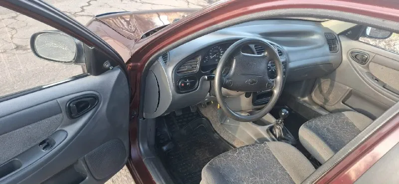 Продам chevrolet ланос 2008г. в 1.5, гур, кондиционер, (работает, заправлен) передние эсп, музыка номинальная, мотор не дымит, от замены до замены масло не берет, кпп отлично, машина обслужена, делать по технике ничего не нужно, есть нюансы по кузову т. к машина не новая, по технике и электрике работает все. .. цена 240т. р осмотр г. макеевка, все вопросы по тел +79495210051 📞 звоните: +7(949)5210051 - фотография - 5