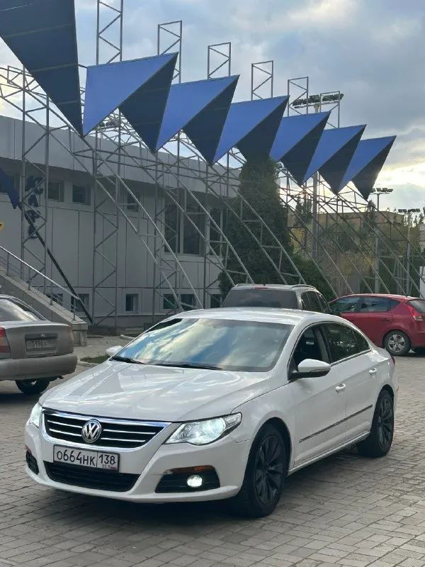 Всем привет продам оптикаемый volkswagen passat-cc 2010 года в нормальном состоянии, мотор 2.0турбо едет очень хорошо не дымит не троит работает ровно, коробка dsg мокрая масло поменяно с фильтром, листает на отлично, салон в идеальном состоянии, по электрике все работает, датчик дождя датчик света, круиз контроль, подогревы сидений, карплей все работает, стоит зимняя резина по документам кристально чистая, вид машины очень привлекательный эти двери с безрамочными стеклами, когда выходишь из машины такое ощущение что ты на каком то спортивном коне, есть жизненные сколы моменты по кузову, есть вмятина не большая на двери убирается без проблем, я реалист и цену ставлю реальную считай самую первую на такой мотор и год 800т. р хороший торг, находится город донецк. тел +79495627650 📞 звоните: +7(949)5627650 - фотография - 1