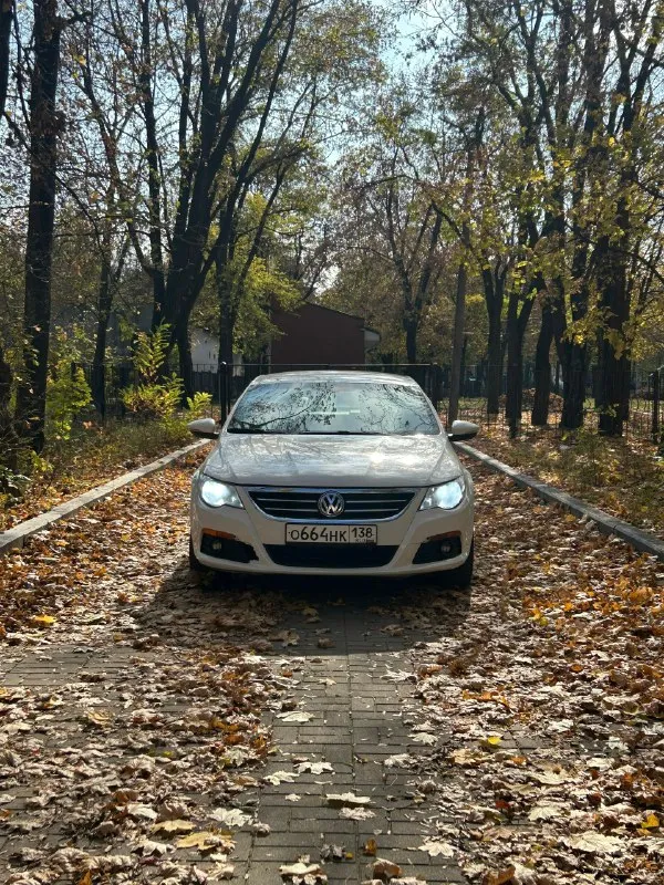 Всем привет продам оптикаемый volkswagen passat-cc 2010 года в нормальном состоянии, мотор 2.0турбо едет очень хорошо не дымит не троит работает ровно, коробка dsg мокрая масло поменяно с фильтром, листает на отлично, салон в идеальном состоянии, по электрике все работает, датчик дождя датчик света, круиз контроль, подогревы сидений, карплей все работает, стоит зимняя резина по документам кристально чистая, вид машины очень привлекательный эти двери с безрамочными стеклами, когда выходишь из машины такое ощущение что ты на каком то спортивном коне, есть жизненные сколы моменты по кузову, есть вмятина не большая на двери убирается без проблем, я реалист и цену ставлю реальную считай самую первую на такой мотор и год 800т. р хороший торг, находится город донецк. тел +79495627650 📞 звоните: +7(949)5627650 - фотография - 10