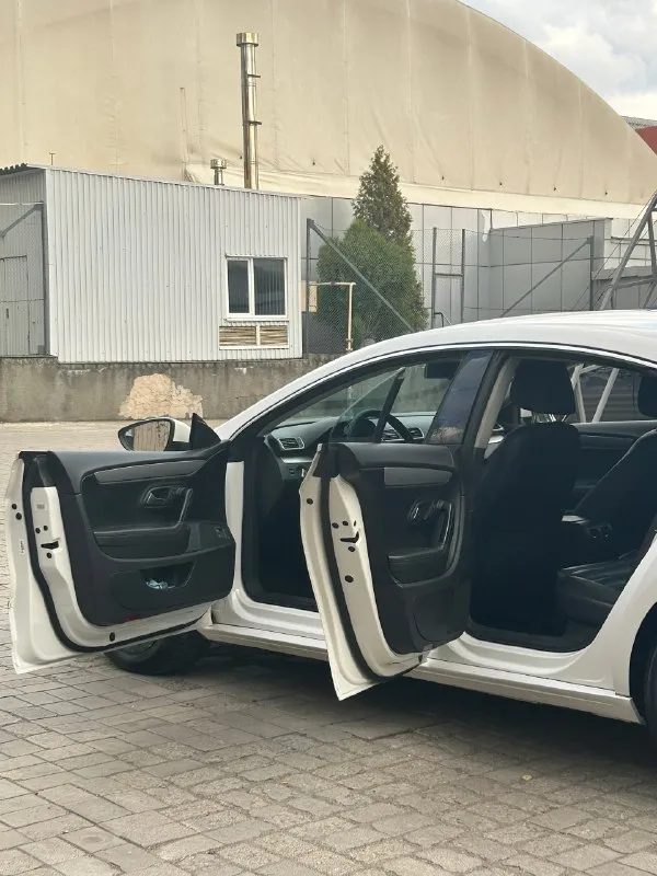 Всем привет продам оптикаемый volkswagen passat-cc 2010 года в нормальном состоянии, мотор 2.0турбо едет очень хорошо не дымит не троит работает ровно, коробка dsg мокрая масло поменяно с фильтром, листает на отлично, салон в идеальном состоянии, по электрике все работает, датчик дождя датчик света, круиз контроль, подогревы сидений, карплей все работает, стоит зимняя резина по документам кристально чистая, вид машины очень привлекательный эти двери с безрамочными стеклами, когда выходишь из машины такое ощущение что ты на каком то спортивном коне, есть жизненные сколы моменты по кузову, есть вмятина не большая на двери убирается без проблем, я реалист и цену ставлю реальную считай самую первую на такой мотор и год 800т. р хороший торг, находится город донецк. тел +79495627650 📞 звоните: +7(949)5627650 - фотография - 4