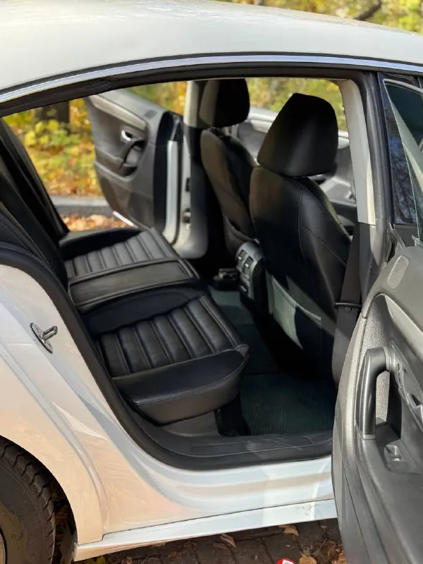 Всем привет продам оптикаемый volkswagen passat-cc 2010 года в нормальном состоянии, мотор 2.0турбо едет очень хорошо не дымит не троит работает ровно, коробка dsg мокрая масло поменяно с фильтром, листает на отлично, салон в идеальном состоянии, по электрике все работает, датчик дождя датчик света, круиз контроль, подогревы сидений, карплей все работает, стоит зимняя резина по документам кристально чистая, вид машины очень привлекательный эти двери с безрамочными стеклами, когда выходишь из машины такое ощущение что ты на каком то спортивном коне, есть жизненные сколы моменты по кузову, есть вмятина не большая на двери убирается без проблем, я реалист и цену ставлю реальную считай самую первую на такой мотор и год 800т. р хороший торг, находится город донецк. тел +79495627650 📞 звоните: +7(949)5627650 - фотография - 6
