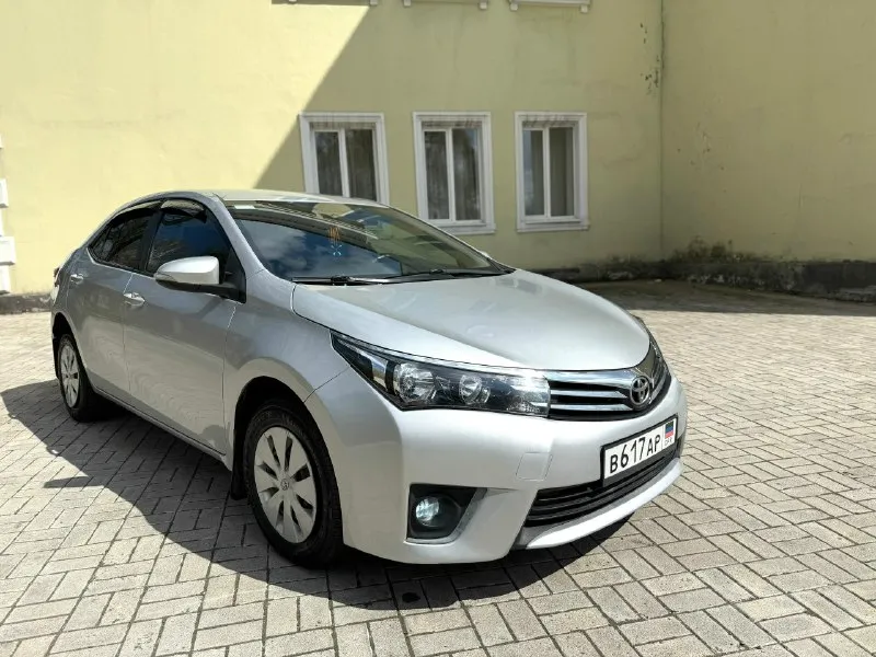 Срочно. toyota corolla xl 2013 г. в, единственный владелец с автосалона, продавать и показывать буду лично. покупалась по месту, есть все чеки, квитанции и сервисные книжки ещё тех времен. записан 29 ноября на оформление, будет на 180 регионе, если клиент найдётся ранее - поставлю сразу же на вас. двигатель - 1,3 л, бензин, мкпп. родной пробег - 255 тыс км. есть два комплекта хорошей резины, литые диски, вторые коврики и прочие. цена, 1.1 млн руб (с хорошим торгом) продажа по причине покупки нового кроссовера, губы не марафетил, всё как есть. находится в г макеевка, тел +79493318532, на номере есть «telegram», или же второй +79493318534 📞 звоните: +7(949)3318532 - фотография - 7