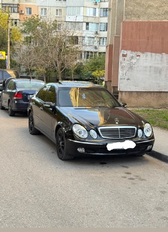 Продаю 211 mercedes 3.5! комплектация жирная. в машину вложено более 600 тыс, все делал для себя, мотор откапитален и гильзован, масло от замены до замены ни грамму не жрет, едет на все свои 260, очень резвый, ничего делать не надо, все что надо было делать я сделал, стоит дорогое гбо, люк работает на всех режимах, потолок алькантара, салон кожа, задняя электрическая шторка, задние электр подголовники, телефон, кондер, климат все работают, передний привод снят, жучков и гнили нет. машина находится в симферополе 1.150000 р тел. 89790620015 вацап 89894817200 📞 звоните: +7(989)4817200 - фотография - 2