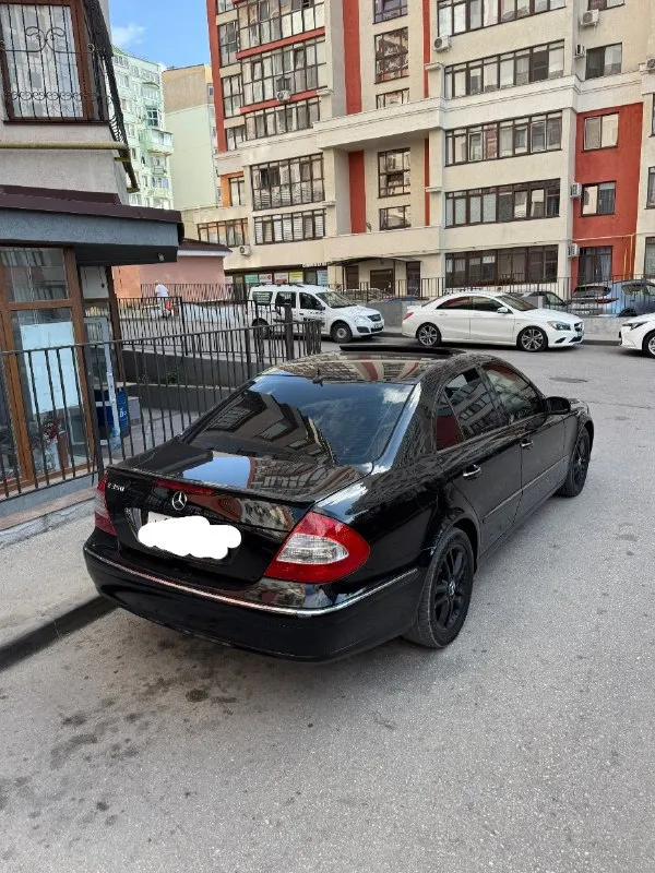 Продаю 211 mercedes 3.5! комплектация жирная. в машину вложено более 600 тыс, все делал для себя, мотор откапитален и гильзован, масло от замены до замены ни грамму не жрет, едет на все свои 260, очень резвый, ничего делать не надо, все что надо было делать я сделал, стоит дорогое гбо, люк работает на всех режимах, потолок алькантара, салон кожа, задняя электрическая шторка, задние электр подголовники, телефон, кондер, климат все работают, передний привод снят, жучков и гнили нет. машина находится в симферополе 1.150000 р тел. 89790620015 вацап 89894817200 📞 звоните: +7(989)4817200 - фотография - 4