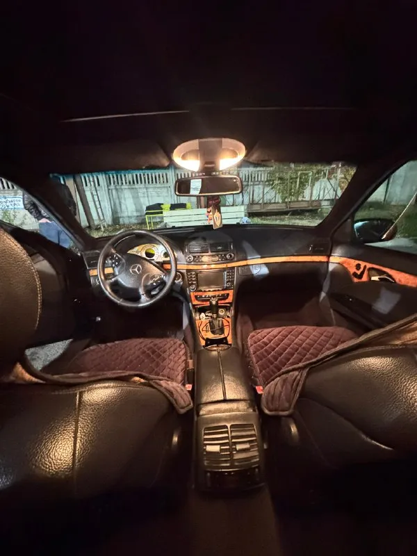 Продаю 211 mercedes 3.5! комплектация жирная. в машину вложено более 600 тыс, все делал для себя, мотор откапитален и гильзован, масло от замены до замены ни грамму не жрет, едет на все свои 260, очень резвый, ничего делать не надо, все что надо было делать я сделал, стоит дорогое гбо, люк работает на всех режимах, потолок алькантара, салон кожа, задняя электрическая шторка, задние электр подголовники, телефон, кондер, климат все работают, передний привод снят, жучков и гнили нет. машина находится в симферополе 1.150000 р тел. 89790620015 вацап 89894817200 📞 звоните: +7(989)4817200 - фотография - 5