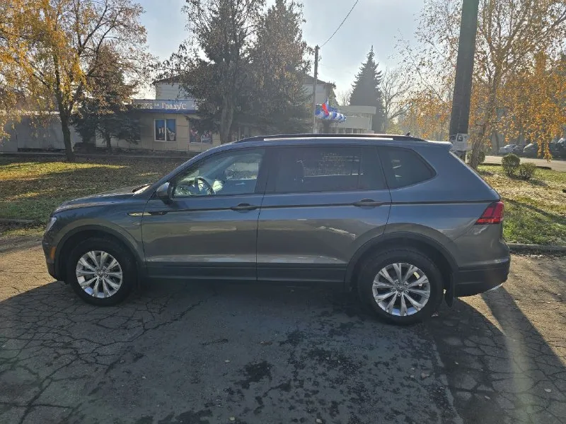 Volkswagen tiguan 2020 год, полный привод. пробег 27 000 км, автомат. один хозяин, родной пробег, идеальное состояние. коробка автомат, кожа, подогрев сидений, слепые зоны, старт-стоп, адаптивный круиз-контроль, серворуль, парктроники, ,4 режима езды. ... .цена 2 950 000 рублей. донецк. +79495880762. 📞 звоните: +7(949)5880762 - фотография - 2