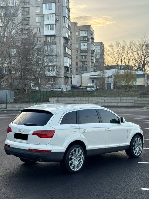 Audi q7 quattro цена:1.270.000 торг. 2007. 7 мест двигатель 3,6л атмосферник (без всяких там турбин). подвеска обычная (без проблемной "пневмы"). надёжная машина из старой партии, когда все делали "по уму". аудиосистема премиум bose. климат контроль рабочий колеса r21 sq7 новые. в машине много что сделано. новые тормоза в круг вложений никаких не требует авто без дтп и выплат (автотека вся зеленая) осмотр макеевка 89496438443 обмен будет дороже! 📲 tg: @perekup_9999 📞 звоните: +7(949)6438443 - фотография - 6
