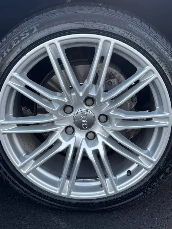 Audi q7 quattro цена:1.270.000 торг. 2007. 7 мест двигатель 3,6л атмосферник (без всяких там турбин). подвеска обычная (без проблемной "пневмы"). надёжная машина из старой партии, когда все делали "по уму". аудиосистема премиум bose. климат контроль рабочий колеса r21 sq7 новые. в машине много что сделано. новые тормоза в круг вложений никаких не требует авто без дтп и выплат (автотека вся зеленая) осмотр макеевка 89496438443 обмен будет дороже! 📲 tg: @perekup_9999 📞 звоните: +7(949)6438443 - фотография - 7