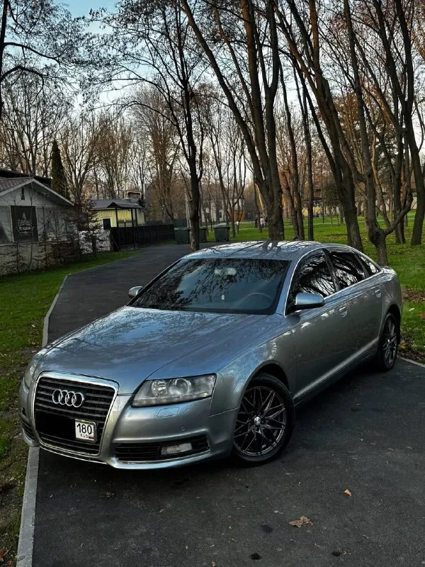 Продам audi a6 c6 рестайлинг 2010 года выпуска! достойный автомобиль в достойном состоянии на бензиновом 2.8 моторе, работает безупречно, полностью обслужен, масло от замены до замены в уровне никаких вопросов нет! коробка с ходовой тоже отрабатывают отлично никаких намеков на неисправности нет от слова совсем, машина в очень красивом цвете и отличной комплектации: кожаный салон, полный электро пакет, качественная музыка, мульти руль, подогревы сидений, многозонный климат и тд! юридически абсолютно чистая. также рассмотрю ваши предложения на обмен в обе стороны! осмотр донецк цена: 880.000₽, торг быстрому покупателю! +79496287217 - фотография - 2