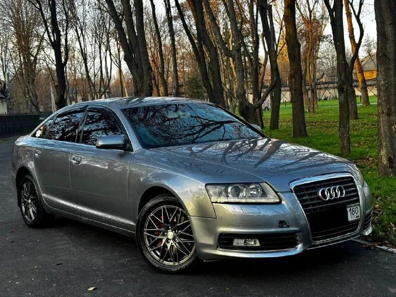 Продам audi a6 c6 рестайлинг 2010 года выпуска! достойный автомобиль в достойном состоянии на бензиновом 2.8 моторе, работает безупречно, полностью обслужен, масло от замены до замены в уровне никаких вопросов нет! коробка с ходовой тоже отрабатывают отлично никаких намеков на неисправности нет от слова совсем, машина в очень красивом цвете и отличной комплектации: кожаный салон, полный электро пакет, качественная музыка, мульти руль, подогревы сидений, многозонный климат и тд! юридически абсолютно чистая. также рассмотрю ваши предложения на обмен в обе стороны! осмотр донецк цена: 880.000₽, торг быстрому покупателю! +79496287217 - фотография - 3