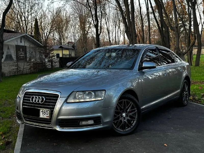 Продам audi a6 c6 рестайлинг 2010 года выпуска! достойный автомобиль в достойном состоянии на бензиновом 2.8 моторе, работает безупречно, полностью обслужен, масло от замены до замены в уровне никаких вопросов нет! коробка с ходовой тоже отрабатывают отлично никаких намеков на неисправности нет от слова совсем, машина в очень красивом цвете и отличной комплектации: кожаный салон, полный электро пакет, качественная музыка, мульти руль, подогревы сидений, многозонный климат и тд! юридически абсолютно чистая. также рассмотрю ваши предложения на обмен в обе стороны! осмотр донецк цена: 880.000₽, торг быстрому покупателю! +79496287217 - фотография - 4