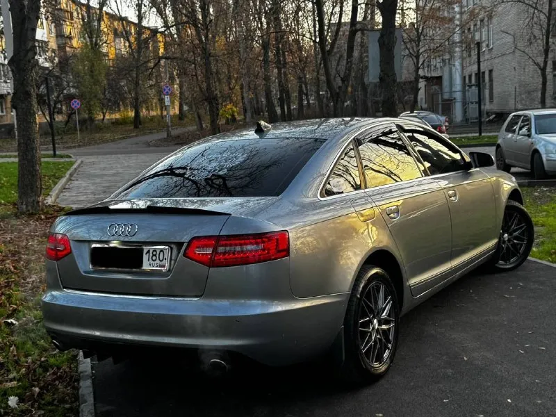 Продам audi a6 c6 рестайлинг 2010 года выпуска! достойный автомобиль в достойном состоянии на бензиновом 2.8 моторе, работает безупречно, полностью обслужен, масло от замены до замены в уровне никаких вопросов нет! коробка с ходовой тоже отрабатывают отлично никаких намеков на неисправности нет от слова совсем, машина в очень красивом цвете и отличной комплектации: кожаный салон, полный электро пакет, качественная музыка, мульти руль, подогревы сидений, многозонный климат и тд! юридически абсолютно чистая. также рассмотрю ваши предложения на обмен в обе стороны! осмотр донецк цена: 880.000₽, торг быстрому покупателю! +79496287217 - фотография - 5