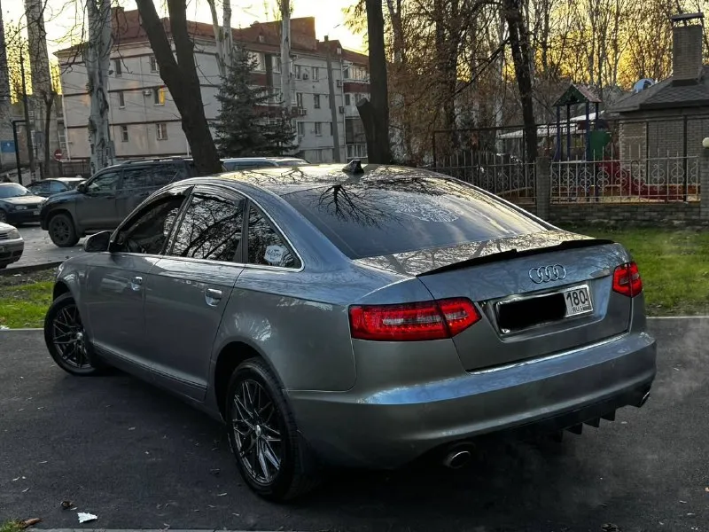 Продам audi a6 c6 рестайлинг 2010 года выпуска! достойный автомобиль в достойном состоянии на бензиновом 2.8 моторе, работает безупречно, полностью обслужен, масло от замены до замены в уровне никаких вопросов нет! коробка с ходовой тоже отрабатывают отлично никаких намеков на неисправности нет от слова совсем, машина в очень красивом цвете и отличной комплектации: кожаный салон, полный электро пакет, качественная музыка, мульти руль, подогревы сидений, многозонный климат и тд! юридически абсолютно чистая. также рассмотрю ваши предложения на обмен в обе стороны! осмотр донецк цена: 880.000₽, торг быстрому покупателю! +79496287217 - фотография - 6