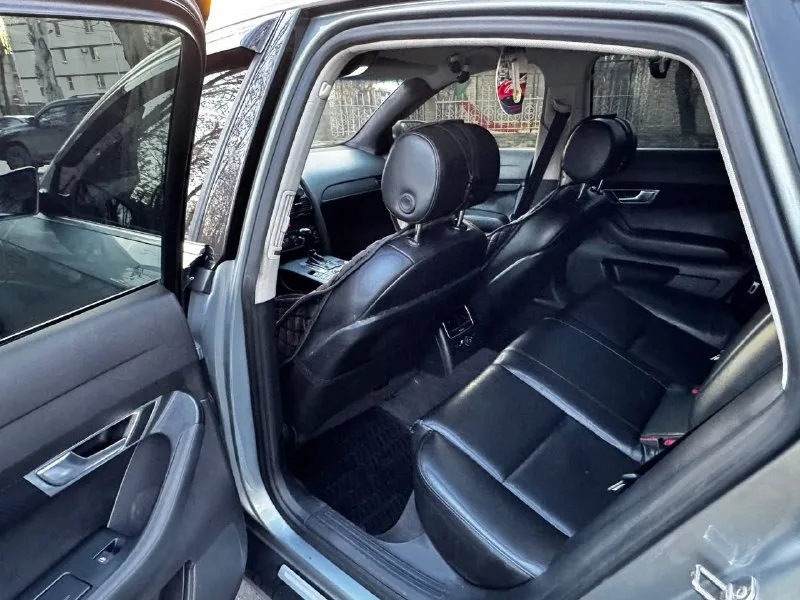 Продам audi a6 c6 рестайлинг 2010 года выпуска! достойный автомобиль в достойном состоянии на бензиновом 2.8 моторе, работает безупречно, полностью обслужен, масло от замены до замены в уровне никаких вопросов нет! коробка с ходовой тоже отрабатывают отлично никаких намеков на неисправности нет от слова совсем, машина в очень красивом цвете и отличной комплектации: кожаный салон, полный электро пакет, качественная музыка, мульти руль, подогревы сидений, многозонный климат и тд! юридически абсолютно чистая. также рассмотрю ваши предложения на обмен в обе стороны! осмотр донецк цена: 880.000₽, торг быстрому покупателю! +79496287217 - фотография - 8