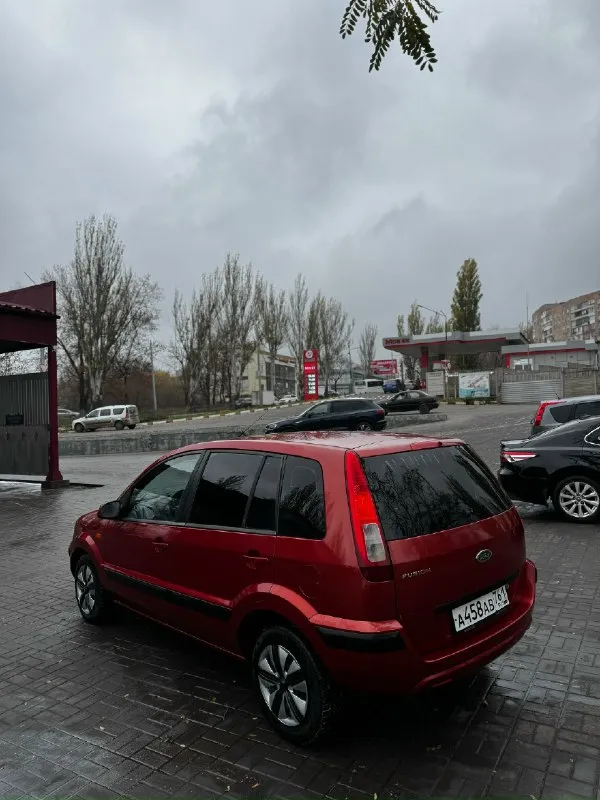 Продается ford фьюжн ford fusion 2008 год 1,6 бензин на обычном автомате в максималке с климатом состояние близко к идеалу мотор коробка без нареканий чистый ухоженный салон ходовая без стуков стекла все родные даже лобовое!!! цена 555 торги у капота приезжайте смотрите покупайте находится в макеевке район пушка +79493179178 📞 звоните: +7(949)3179178 - фотография - 2