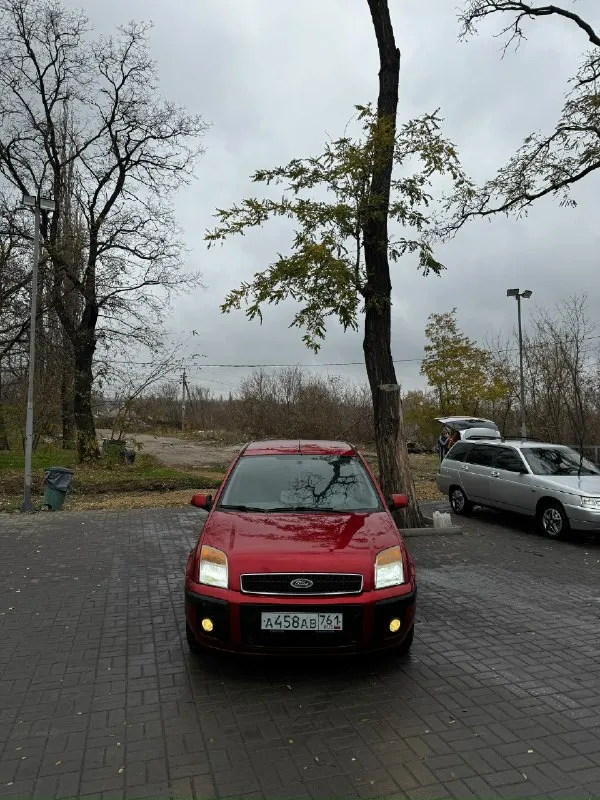 Продается ford фьюжн ford fusion 2008 год 1,6 бензин на обычном автомате в максималке с климатом состояние близко к идеалу мотор коробка без нареканий чистый ухоженный салон ходовая без стуков стекла все родные даже лобовое!!! цена 555 торги у капота приезжайте смотрите покупайте находится в макеевке район пушка +79493179178 📞 звоните: +7(949)3179178 - фотография - 5