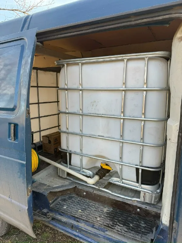 Продам готовый бизнес, по доставке технической воды, на базе автомобиля газ 2705 газель 2008 года выпуска, на полном ходу двигатель 2705 инжектор работает отлично, возможна продажа целиком либо отдельно автомобиль отдельно оборудование, по автомобилю рама целая, рессоры целые ходовка коробка, мотор все на отлично из недавно замененного свечи, фильтра, броне провода, форсунки, катушки зажигания все номера читаемы я собственник, второй владелец первым владельцем была фирма, любое переоформление пробег 220 тысяч по электрике работает абсолютно все, в плоть до электро регулировки фар печка жарит, стоит неплохая музыка резина отличная все 6 колес одинаковые в полном комплекте автомобиль, удлинитель 50 метром 2 подключенных куба по 1000 литров насос закачивает на любой этаж шланг около 70 метров продам или сдам в аренду г. макеевка, донецк, харцызск цена 400 000 тысяч рублей +79494331344 📞 звоните: +7(949)4331344 - фотография - 4