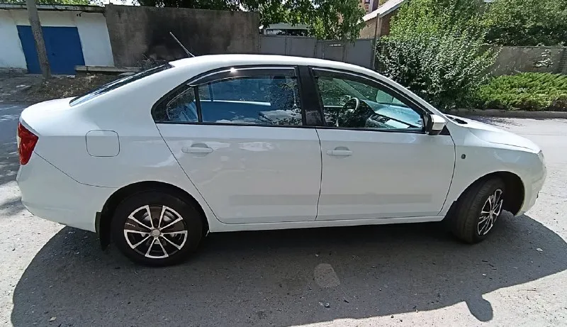 Продам skoda рапид 2014 г. в. пробег 200 тыс. км. мотор 1.6 кпп механика. масла, фильтра поменяны. ходовая без нареканий. по документам полный порядок, готова к переоформлению. цена: 800 тыс. рублей. (торг). возможен обмен. город шахтерск. тел:+7949-363-91-31 📞 звоните: +7(949)3639131 - фотография - 2