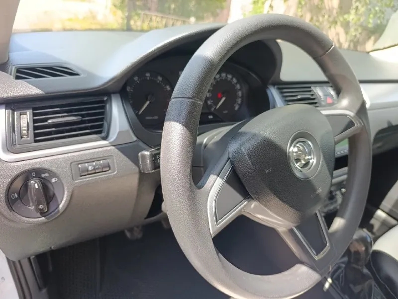 Продам skoda рапид 2014 г. в. пробег 200 тыс. км. мотор 1.6 кпп механика. масла, фильтра поменяны. ходовая без нареканий. по документам полный порядок, готова к переоформлению. цена: 800 тыс. рублей. (торг). возможен обмен. город шахтерск. тел:+7949-363-91-31 📞 звоните: +7(949)3639131 - фотография - 8