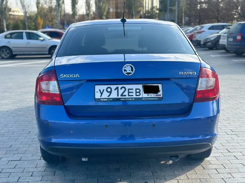 Продам skoda rapid 2018 года, автомат, автомобиль в отличном состоянии, бережная семейная эксплуатация (автомобиль был всю жизнь в одной семье, один хозяин !). вся геометрия кузова ровная, кузов в заводском окрасе, заводские швы и герметики сохранены. машина технически идеальна двигатель 1.6 л, 110 л. с. — работает без нареканий, не расходует масло. переключается плавно и чётко. подвеска мягкая, без стуков и посторонних шумов. кузов в отличном состоянии: ни рыжиков, ни коррозии, ни гнили. днище, пороги, стаканы, лонжероны, арки, низа дверей — всё целое, как новое. автомобиль не участвовал в кустарных ремонтах, без следов «колхоза» и тюнинга. салон и багажник: автотека идеальная, без дтп, без выплат, без расчетов, зелень ✅ всё аккуратно донецк, цeна 🎁1 220 000 торг у капота, +79493303716 (тeлeгpам так жe на этом номepe). покупайте авто у проверенных продавцов, смотрите мой профиль телеграм (+79493303716 или мой ник avto_lider_dnr) там вс 📲 tg: @avto_lider_dnr 📞 звоните: +7(949)3303716 - фотография - 6