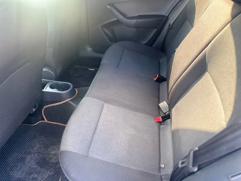 Продам skoda rapid 2018 года, автомат, автомобиль в отличном состоянии, бережная семейная эксплуатация (автомобиль был всю жизнь в одной семье, один хозяин !). вся геометрия кузова ровная, кузов в заводском окрасе, заводские швы и герметики сохранены. машина технически идеальна двигатель 1.6 л, 110 л. с. — работает без нареканий, не расходует масло. переключается плавно и чётко. подвеска мягкая, без стуков и посторонних шумов. кузов в отличном состоянии: ни рыжиков, ни коррозии, ни гнили. днище, пороги, стаканы, лонжероны, арки, низа дверей — всё целое, как новое. автомобиль не участвовал в кустарных ремонтах, без следов «колхоза» и тюнинга. салон и багажник: автотека идеальная, без дтп, без выплат, без расчетов, зелень ✅ всё аккуратно донецк, цeна 🎁1 220 000 торг у капота, +79493303716 (тeлeгpам так жe на этом номepe). покупайте авто у проверенных продавцов, смотрите мой профиль телеграм (+79493303716 или мой ник avto_lider_dnr) там вс 📲 tg: @avto_lider_dnr 📞 звоните: +7(949)3303716 - фотография - 8