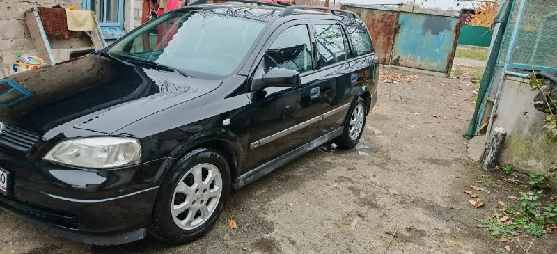 Подам opel astra g caravan 1.6 8v надежный и практичный универсал с хорошей историей эксплуатации. автомобиль в ухоженном состоянии, готов к повседневным поездкам. основные характеристики: модель: opel astra g caravan двигатель: 1,6 л, 8v тип кузова: универсал состояние: хорошее что в плюсах: чистый и аккуратный салон без серьёзных дефектов. кузов без ржавчины и серьёзных повреждений. техническая часть в рабочем состоянии — двигатель, коробка передач, ходовая без нареканий. полный комплект документов, без обременений. небольшой нюанс: не работает кондиционер — требуется замена радиатора. и провис потолок. почему стоит рассмотреть этот автомобиль? вместительный багажник — идеально для семьи или поездок с грузом. экономичный двигатель с умеренным расходом топлива. проверенная надёжность модели. контакты: телефон: +79495292622 или в лс цена: 400000 рублей. торг возможен обмен. 📞 звоните: +7(949)5292622 - фотография - 2