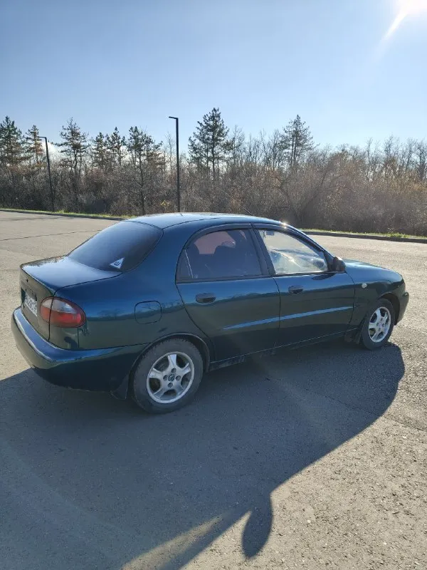 Продам deawoo lanos (поляк) 2004 года 🚘 я хозяин машины. двигатель: 1.6 (106 лс) пробег: 262.500 гибрид: бензин/газ (пропан) газ вписан в птс коробка: механика (опельская) машина в хорошем состоянии. двигатель после капиталки‼️делалась капиталка на (227.800км) в машине есть хорошая печка, отличный кондиционер, авс система, гидроусилитель руля, электростеклоподъемники передних дверей, подогрев сидений, отличная вибро и шумоизоляция вкруг. новый аккумулятор. в салоне стоит светодиодная подсветка ног, хорошие чехлы на сиденьях, хорошее звучание музыки с новой магнитолой 🎵 в комплекте летняя резина на титанах и новая зимняя на штампах. вложений не требует! делалось для себя с любовью. 390.000₽ небольшой торг г. луганск звонить по номеру: +79592862808 📞 звоните: +7(959)2862808 - фотография - 4