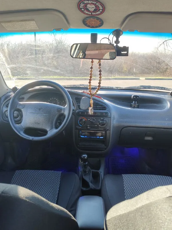 Продам deawoo lanos (поляк) 2004 года 🚘 я хозяин машины. двигатель: 1.6 (106 лс) пробег: 262.500 гибрид: бензин/газ (пропан) газ вписан в птс коробка: механика (опельская) машина в хорошем состоянии. двигатель после капиталки‼️делалась капиталка на (227.800км) в машине есть хорошая печка, отличный кондиционер, авс система, гидроусилитель руля, электростеклоподъемники передних дверей, подогрев сидений, отличная вибро и шумоизоляция вкруг. новый аккумулятор. в салоне стоит светодиодная подсветка ног, хорошие чехлы на сиденьях, хорошее звучание музыки с новой магнитолой 🎵 в комплекте летняя резина на титанах и новая зимняя на штампах. вложений не требует! делалось для себя с любовью. 390.000₽ небольшой торг г. луганск звонить по номеру: +79592862808 📞 звоните: +7(959)2862808 - фотография - 6