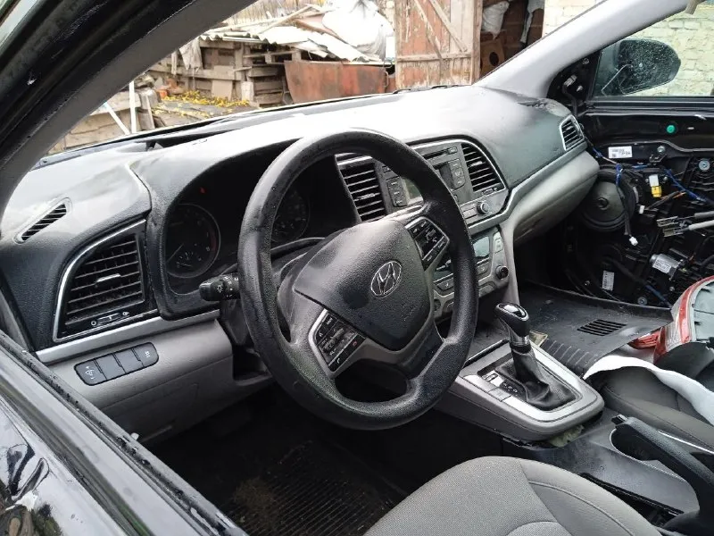 Hyundai елантра год выпуска: 2017 цвет: черный объем двигателя: 2.0л кпп автомат пробег: 10700км автомобиль попал под взрывную волну. на ходу, все агрегаты в хорошем состоянии. (электроника работает) цена: 470000 руб. сергей. тел. +79494076015 📞 звоните: +7(949)4076015 - фотография - 6