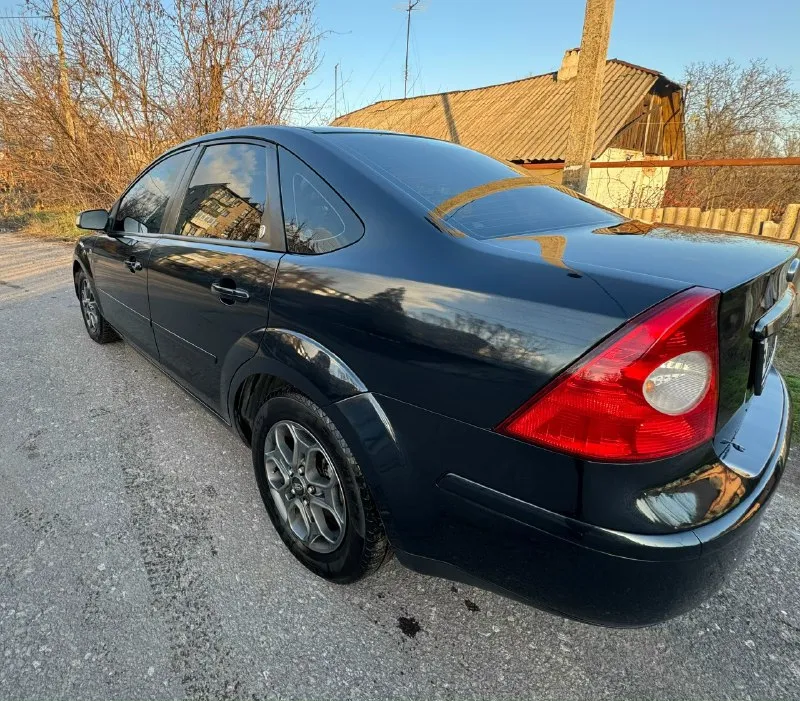 Продам ford focus 2 седан комплектация ghia 2007г. 1,6 механика 115л. с. пробег 199000 км 4 эл. стекло подъемника климат контроль датчик света, дождя подогрев лобового и заднего стекла подогрев зеркал подогрев сидений авто свет esp abs эл. регулировка зеркал android магнитола хорошая музыка комплект резины зима/лето есть два нюанса по кузову (ничего критичного) доки все чистые любое переоформление я владелец автомобиль в одной семье 2 года 645000т. торг горловка связь +79001234081 +79493210884 или телеграмм 📞 звоните: +7(949)3210884 - фотография - 2