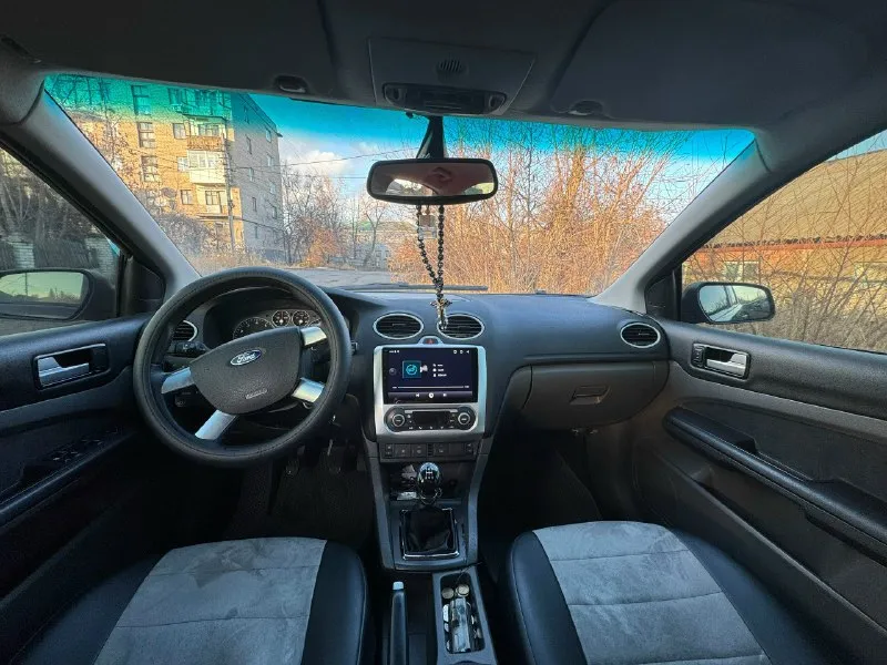Продам ford focus 2 седан комплектация ghia 2007г. 1,6 механика 115л. с. пробег 199000 км 4 эл. стекло подъемника климат контроль датчик света, дождя подогрев лобового и заднего стекла подогрев зеркал подогрев сидений авто свет esp abs эл. регулировка зеркал android магнитола хорошая музыка комплект резины зима/лето есть два нюанса по кузову (ничего критичного) доки все чистые любое переоформление я владелец автомобиль в одной семье 2 года 645000т. торг горловка связь +79001234081 +79493210884 или телеграмм 📞 звоните: +7(949)3210884 - фотография - 5