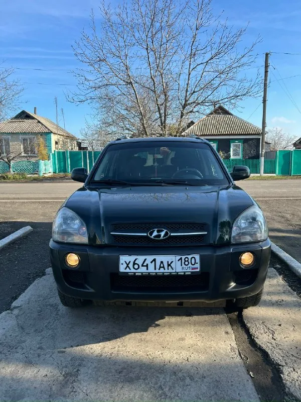 Hyundai tucson 2007 года ‼️цена: 850 000р. торг уместен‼️ двигатель 2.0 бензин механическая коробка передач! передний привод родной пробег: 226 000 я 2-ой владелец. птс оригинал, 2 ключа, подогревы, климат заправлен. кузов без рыжиков и гнили, в отличном состоянии. технически в отличном состоянии, без вложений. масло менялось каждые 9-10 тысяч машина уже на новой зимней резине, в подарок летняя резина. авто без дтп. штрафов, запретов, залогов нет! любое оформление документов в мрэо! + 7 (949) 403-32-76 звонить по номеру, комментарии не читаю. 📞 звоните: +7(949)4033276 - фотография - 4