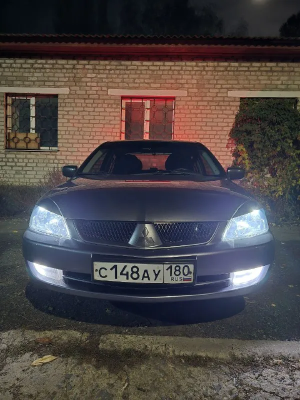 Продаю свой mitsubishi lancer 9, 2007 г. в. с живым кузовом, гбо 4 поколения, 181 500 км. оригинального пробега, в основном по донецку. покупал дорого, у единственного владельца в 2023 году на пробеге 160 000 км. в авто вложено очень много сил, времени, а также денег около 300 000 р. далеко неполный список вложений прилагаю. комплектация со всеми стеклоподьемниками, кондиционером, подогревом передних сидений. авто в отличном техническом состоянии, без вложений, масла и фильтры поменяны, масло не ест. установлено: новая сигнализация, магнитола с камерой заднего вида, сделан антикор, литые диски, чехлы и пр. отдам зимнюю резину на штампах и много всякой всячины в подарок. были притертости, есть сколы, царапки. разумеется, авто неоднократно красилось. цена 650 т. р. торг +79493234330 - фотография - 2