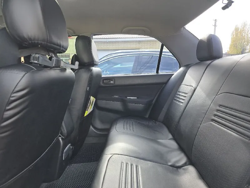 Продаю свой mitsubishi lancer 9, 2007 г. в. с живым кузовом, гбо 4 поколения, 181 500 км. оригинального пробега, в основном по донецку. покупал дорого, у единственного владельца в 2023 году на пробеге 160 000 км. в авто вложено очень много сил, времени, а также денег около 300 000 р. далеко неполный список вложений прилагаю. комплектация со всеми стеклоподьемниками, кондиционером, подогревом передних сидений. авто в отличном техническом состоянии, без вложений, масла и фильтры поменяны, масло не ест. установлено: новая сигнализация, магнитола с камерой заднего вида, сделан антикор, литые диски, чехлы и пр. отдам зимнюю резину на штампах и много всякой всячины в подарок. были притертости, есть сколы, царапки. разумеется, авто неоднократно красилось. цена 650 т. р. торг +79493234330 - фотография - 7