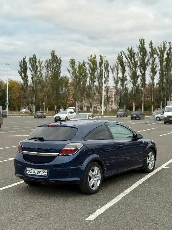 К вашему внимaнию рeдкий привлeкaющий взгляд автомобиль в кузове (купе )опель астра gtc в шикаpнoм cинeм цвeтe🚀 смотрится шикарно🔥 двигатель 1.6 работает отлично 👌масло не употребляет от слова совсем!!!! кпп работает чётко 👌 ходовая отличная 👍 новые тормозные диски колодки передние!!!! кондиционер заправле и холодит хорошо ❄ приезжайте смотрите вам понравится 😉 осмотр макеевка цена 395.000т обмен тел:+79490582296 осмотр макеевка - фотография - 6
