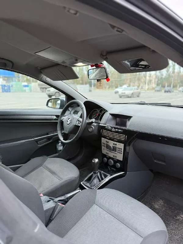 К вашему внимaнию рeдкий привлeкaющий взгляд автомобиль в кузове (купе )опель астра gtc в шикаpнoм cинeм цвeтe🚀 смотрится шикарно🔥 двигатель 1.6 работает отлично 👌масло не употребляет от слова совсем!!!! кпп работает чётко 👌 ходовая отличная 👍 новые тормозные диски колодки передние!!!! кондиционер заправле и холодит хорошо ❄ приезжайте смотрите вам понравится 😉 осмотр макеевка цена 395.000т обмен тел:+79490582296 осмотр макеевка - фотография - 7