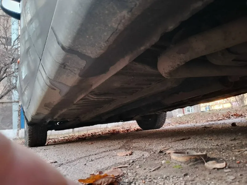 Продам ланос польский, 2006 год. пробег 310 тысяч (приборку поменял на бу так как перестала показывать скорость) мотор 1.5, перебран 15 тысяч назад обкатку прошёл, машина резвая. помпу и ремень грм тоже менял когда перебирали мотор. кпп - 5 ступка. по сцеплению все тоже нормально кроме выжимного подшипника его со временем нужно заменить, а так на езду не влияет. ходовая требует внимания, нужно заменить сайлентблоки в круг, стойки передние, амортизаторы задние и пружины ставил новые в прошлом году их менять не надо. по кузову, машина поварена в прошлом году (новые пороги, на днище пару латок поставили) делалась для себя. внешне машина как на фото. машина была нужна для работы, сейчас стоит без дела так как есть 2 других машины. салон нормальный, музыка есть, передние электро стекла, электрика вся исправна, печка греет. стоит газ (метан) вписан в тех-паспорт, рабочий. документы днр постоянный, на постоянный 180 станет без проблем. цена 220 тысяч рублей енакиево в районе цен 📞 звоните: +7(949)3069315 - фотография - 4