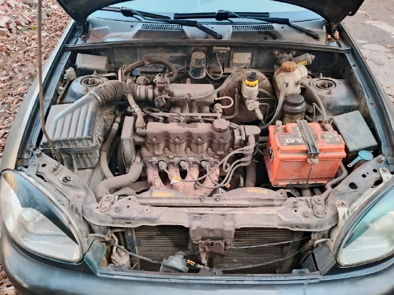 Продам ланос польский, 2006 год. пробег 310 тысяч (приборку поменял на бу так как перестала показывать скорость) мотор 1.5, перебран 15 тысяч назад обкатку прошёл, машина резвая. помпу и ремень грм тоже менял когда перебирали мотор. кпп - 5 ступка. по сцеплению все тоже нормально кроме выжимного подшипника его со временем нужно заменить, а так на езду не влияет. ходовая требует внимания, нужно заменить сайлентблоки в круг, стойки передние, амортизаторы задние и пружины ставил новые в прошлом году их менять не надо. по кузову, машина поварена в прошлом году (новые пороги, на днище пару латок поставили) делалась для себя. внешне машина как на фото. машина была нужна для работы, сейчас стоит без дела так как есть 2 других машины. салон нормальный, музыка есть, передние электро стекла, электрика вся исправна, печка греет. стоит газ (метан) вписан в тех-паспорт, рабочий. документы днр постоянный, на постоянный 180 станет без проблем. цена 220 тысяч рублей енакиево в районе цен 📞 звоните: +7(949)3069315 - фотография - 6