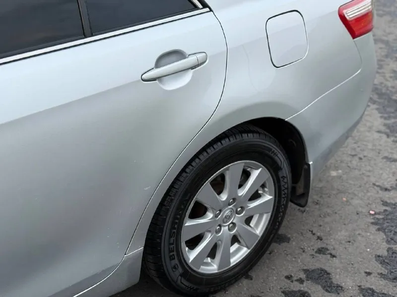 Продам toyota camry 40 2007 я собственник 2.4, пробег родной 208.000 километров ! авто местное, не пригон! состояние идеальное 👍 без окрасов стоит газ пропан (под запаску) в документы вписан коробка автомат салон светлый, ухоженный, чистый стоит большой планшет с навигацией, камерой заднего вида отрываю от сердца, продажа в связи с покупкой недвижимости кто ищет себе надежное японское качество - звоните цена 1.290.000₽ луганск +7 959 159 02 07 !!!! 📞 звоните: +7(959)1590207 - фотография - 7