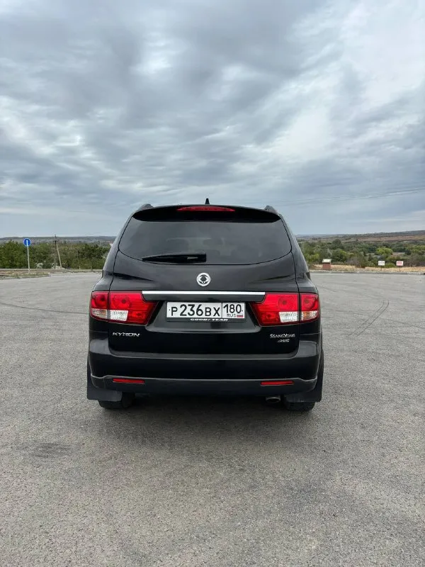 Продам ssangyong kyron, 2011 г. в., 2.0 турбо 141 л. с., рамный, пробег 94000, машина гаражного хранения, в одних руках с 2011го, намеков на ржавчину нету, ходовка в идеале, расход по трассе 7-8 л, относились бережно, мультируль, подогрев сидений, мосты в идеале, блокировка включалась всего пару раз в снег. зимняя резина новая, ещё не ставилась, идёт в нагрузку к машине. полное переоформление, и присутствие в мрэо. 👑👑👑👑👑👑👑👑👑👑 цена 1050000, продажа срочная хороший торг у капота территориально с. дмитровка ▶️смотреть больше фото◀️ 📞 звоните: +7(949)3307314 - фотография - 5