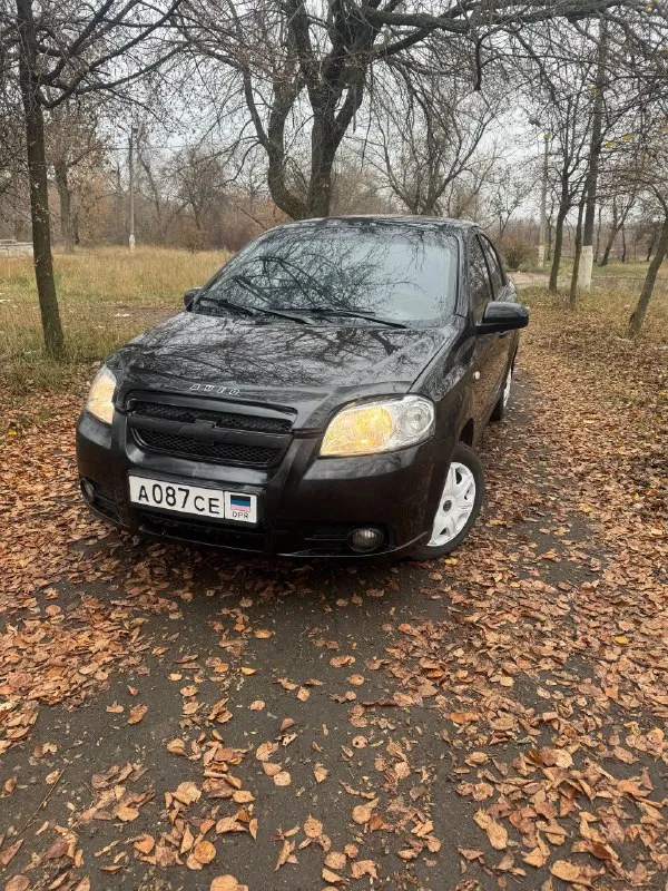 Продам шевроле авео 2007 года стеклоподъемники, гур, кондер. центр. замок двигатель- коробка в отличном состоянии, не дымит, не выбивает. днище целое, бардюры поварены, переоформление без проблем. есть дефекты по внешке, на езду не влияет, цена 260₽ торг возле авто. донецк +79493711572 - фотография - 2