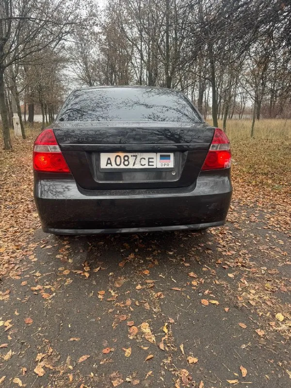 Продам шевроле авео 2007 года стеклоподъемники, гур, кондер. центр. замок двигатель- коробка в отличном состоянии, не дымит, не выбивает. днище целое, бардюры поварены, переоформление без проблем. есть дефекты по внешке, на езду не влияет, цена 260₽ торг возле авто. донецк +79493711572 - фотография - 4