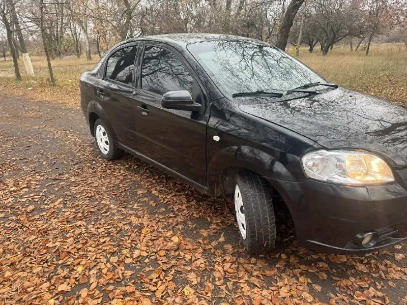 Продам шевроле авео 2007 года стеклоподъемники, гур, кондер. центр. замок двигатель- коробка в отличном состоянии, не дымит, не выбивает. днище целое, бардюры поварены, переоформление без проблем. есть дефекты по внешке, на езду не влияет, цена 260₽ торг возле авто. донецк +79493711572 - фотография - 5