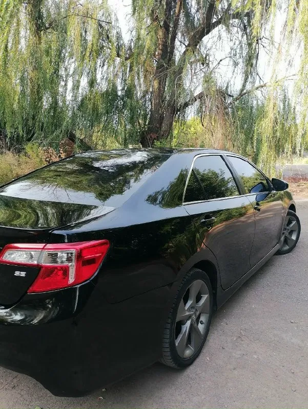 Toyota camry 2.5 2013г. ✅ отличный, стильный, динамичный автомобиль, с недорогим обслуживанием) ✅автомобиль в отличном состоянии, полностью обслужен, никаких вложений не требует. ходовая сбитая, нечего не гремит и не стучит. ✅ мотор в идеале (никаких посторонних звуков, масло не расходует, приятная динамика) ✅коробка обычный автомат aisin, переключает отлично, никаких задержек и пинков ✅ по лкп, днищу, кузову вопросов нет, все на отлично! ✅комплектация: комбинированный салон, подогрев зеркал, мультируль, электро привод сидений, антиблокировочная система (abs), система распределения тормозного усилия (ebd), вспомогательная система торможения (bas), антипробуксовочная система (tcs), кондиционер, круиз контроль, камера заднего вида т. +7949-705-81-48. цена 1,5 📞 звоните: +7(949)7058148 - фотография - 2