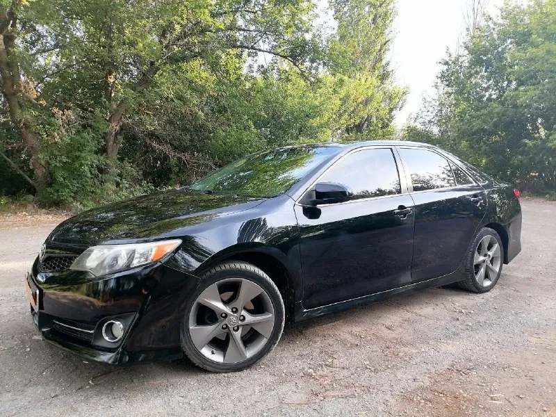 Toyota camry 2.5 2013г. ✅ отличный, стильный, динамичный автомобиль, с недорогим обслуживанием) ✅автомобиль в отличном состоянии, полностью обслужен, никаких вложений не требует. ходовая сбитая, нечего не гремит и не стучит. ✅ мотор в идеале (никаких посторонних звуков, масло не расходует, приятная динамика) ✅коробка обычный автомат aisin, переключает отлично, никаких задержек и пинков ✅ по лкп, днищу, кузову вопросов нет, все на отлично! ✅комплектация: комбинированный салон, подогрев зеркал, мультируль, электро привод сидений, антиблокировочная система (abs), система распределения тормозного усилия (ebd), вспомогательная система торможения (bas), антипробуксовочная система (tcs), кондиционер, круиз контроль, камера заднего вида т. +7949-705-81-48. цена 1,5 📞 звоните: +7(949)7058148 - фотография - 6