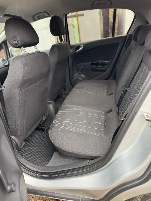 Продаю opel corsa d 2008 1.4 механика. пробег 207.000 машина в хорошем состоянии. масло фильтра поменяны. передние стеклоподъемники, элетро регулировка зеркал. двухдиновая магнитола. кондиционер. по технической части в отличном состоянии. нареканий к мотору и коробки нет. салон в хорошем состоянии. не гнилая, дно пopоги cтaканы целые ! юридически чистая. цена 380.000 торг у капота!! машина находится в донецке. +79493161605 - фотография - 7