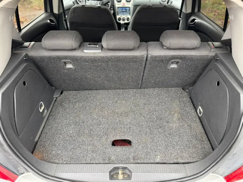 Продаю opel corsa d 2008 1.4 механика. пробег 207.000 машина в хорошем состоянии. масло фильтра поменяны. передние стеклоподъемники, элетро регулировка зеркал. двухдиновая магнитола. кондиционер. по технической части в отличном состоянии. нареканий к мотору и коробки нет. салон в хорошем состоянии. не гнилая, дно пopоги cтaканы целые ! юридически чистая. цена 380.000 торг у капота!! машина находится в донецке. +79493161605 - фотография - 8